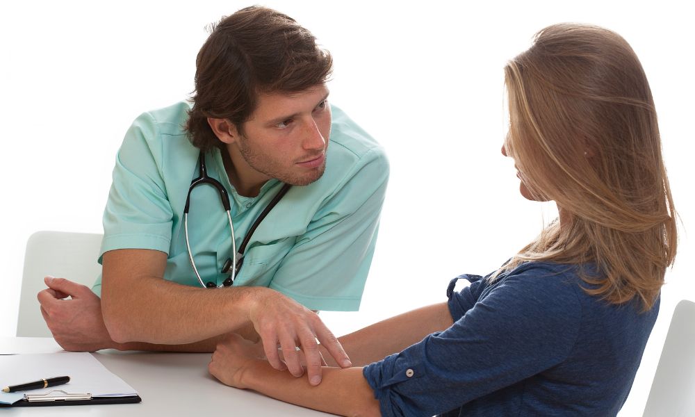 5 Signs That Your Doctor Is Behaving Inappropriately